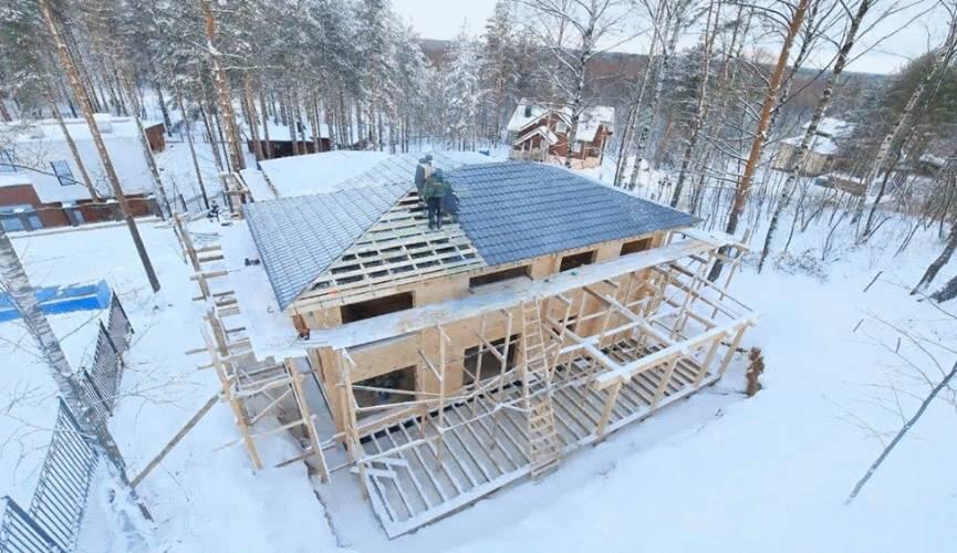 Зимний кровельный ремонт: как поддерживать крышу в надежном состоянии